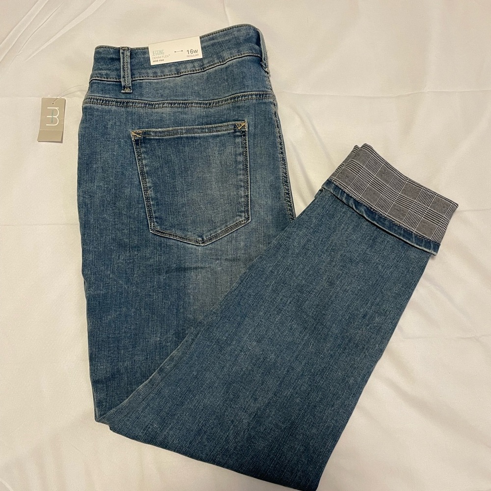 Maurices Jeans Size 16W New with Tags